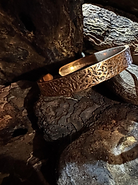 Handgemachter Kupfer-Armreif mit Gravur – Strukturierte Armspange aus massivem Kupfer | Boho & Vintage Stil