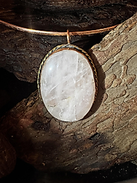 Handgefertigter Kupfer-Halsschmuck mit Rosenquarz – Boho Reifkette mit Naturstein Anhänger | Unikat