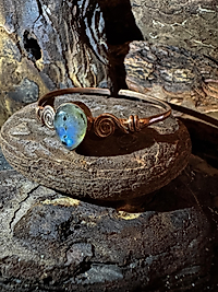 Handgemachter Kupfer-Armreif mit Labradorit – Boho Armspange aus massivem Kupfer | Naturstein Unikat Tropfenform