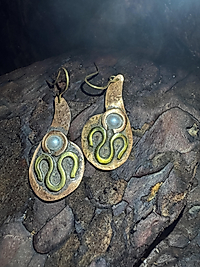 Handgemachte Kupfer-Ohrringe im Boho Stil – Tropfen Ohrhänger aus Kupfer & Messing mit Zierelement | Unikat Schmuck