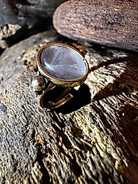 Rosenquarz Ring – Rund | Messing goldfarben | Verstellbar | Zarter Naturstein