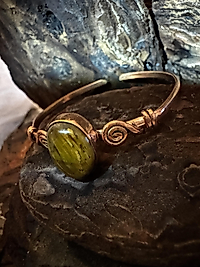 Handgemachter Kupfer-Armreif mit Tigerauge – Boho Armspange aus massivem Kupfer | Naturstein Unikat