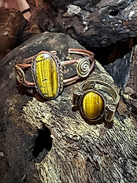 Edles Schmuckset mit Tigerauge Stein kombiniert mit warm schimmernden Kupfer und Messing