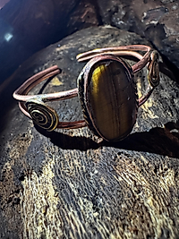 Edles Schmuckset mit Tigerauge Stein kombiniert mit warm schimmernden Kupfer und Messing